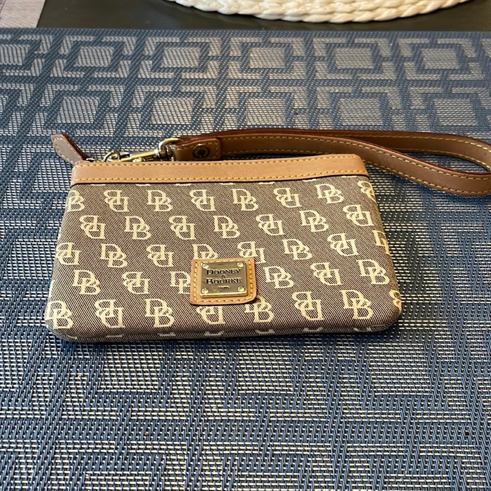 Brand new without tags dooney and Burke wristlet